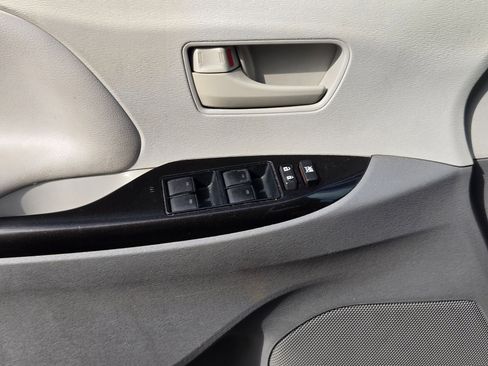 Used 2013 Toyota Sienna LE FWD image 11