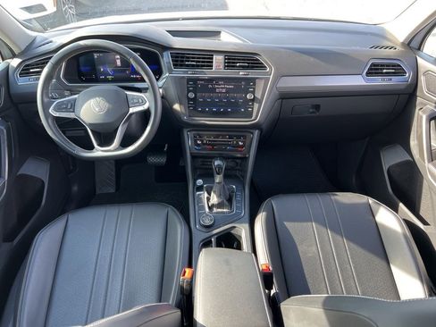 Used 2022 Volkswagen Tiguan SE image 25