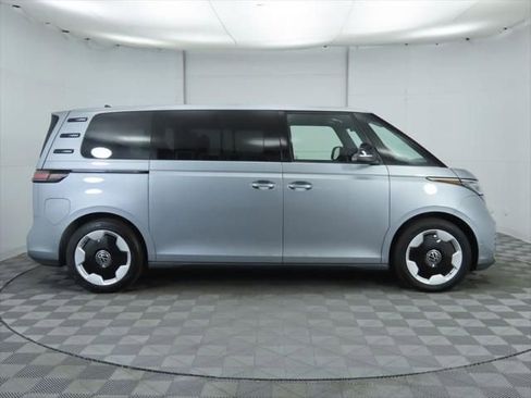 New 2025 Volkswagen ID. Buzz Pro S Plus image 4