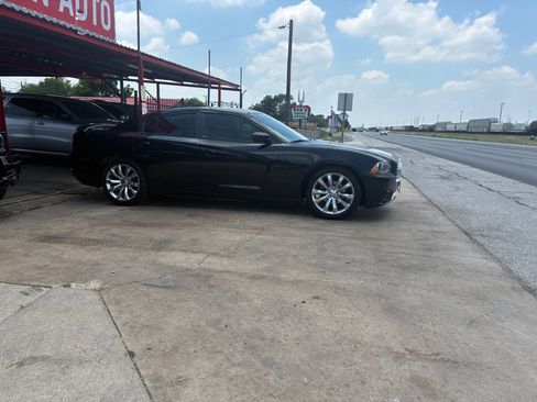 Used 2012 Dodge Charger SE RWD image 9