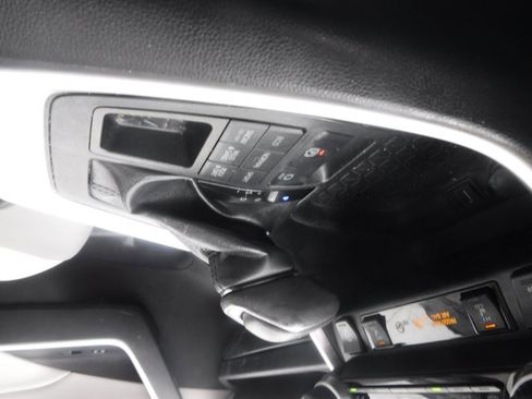 Used 2020 Toyota RAV4 XLE Premium image 19