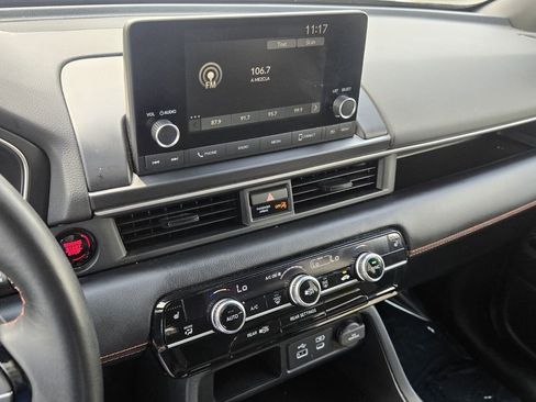 Certified 2025 Honda Pilot Sport image 19
