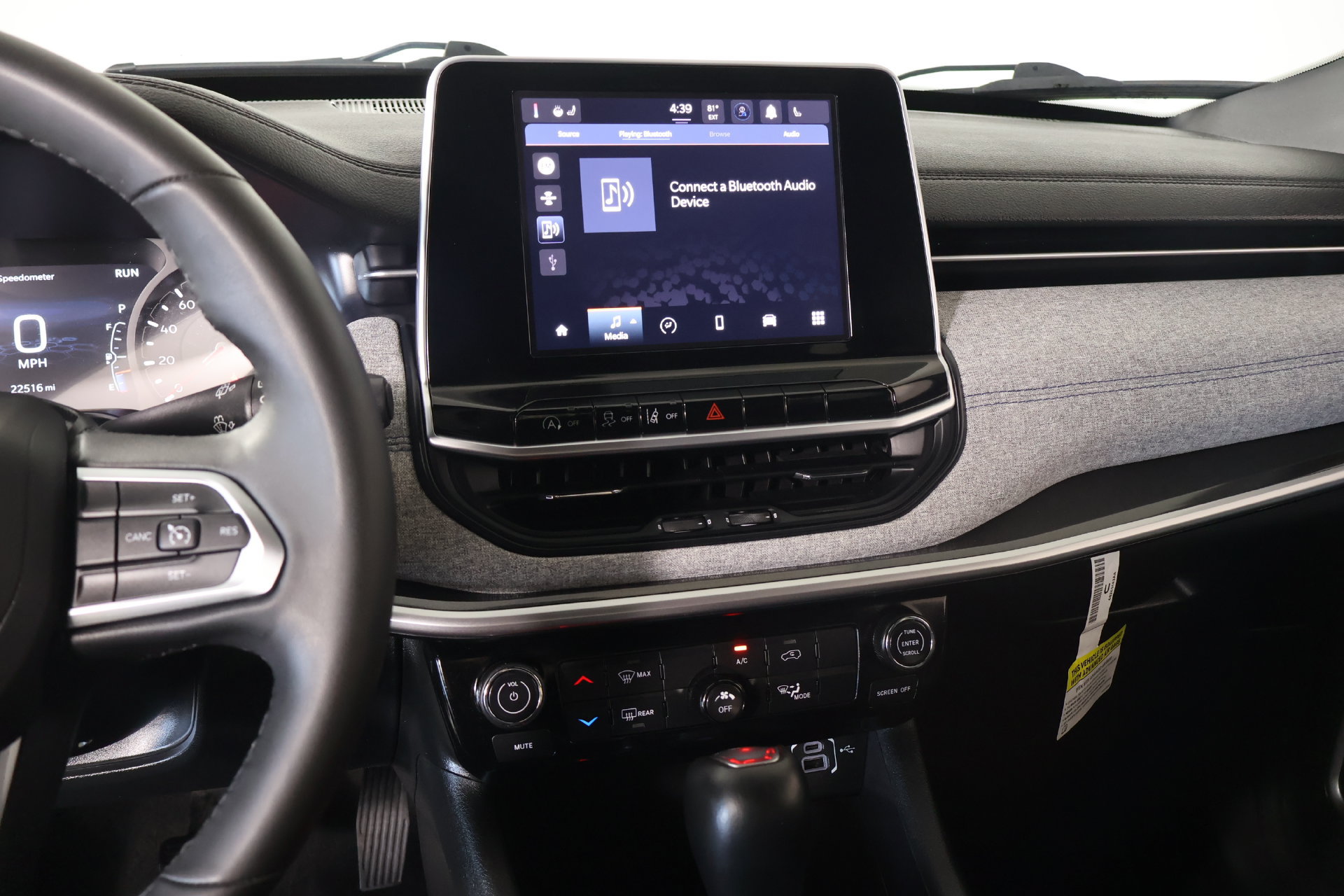 Used 2025 Jeep Compass Latitude AWD/4WD image 5