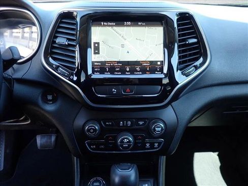 Used 2019 Jeep Cherokee Limited AWD/4WD image 16