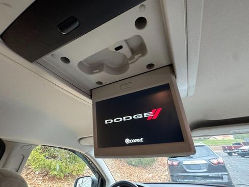 Used 2013 Dodge Grand Caravan SXT w/ UConnect Hands-Free Group image 12