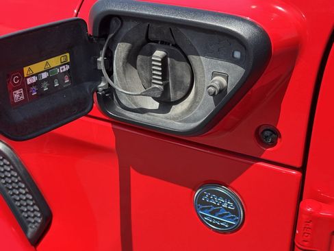 Used 2024 Jeep Wrangler Unlimited AWD/4WD image 6