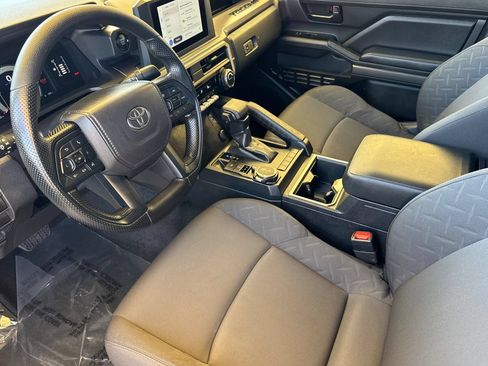 Used 2025 Toyota Tacoma SR5 AWD/4WD image 11