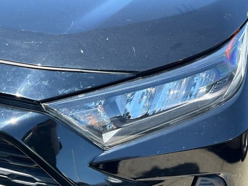 Used 2021 Toyota RAV4 LE FWD image 11
