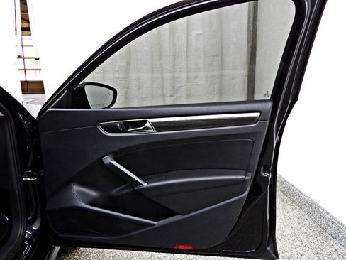 Used 2017 Volkswagen Passat 1.8T SE image 12