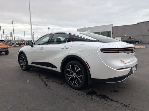 Certified 2023 Toyota Crown Limited image 5