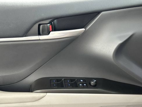 Used 2024 Toyota Camry SE FWD image 19