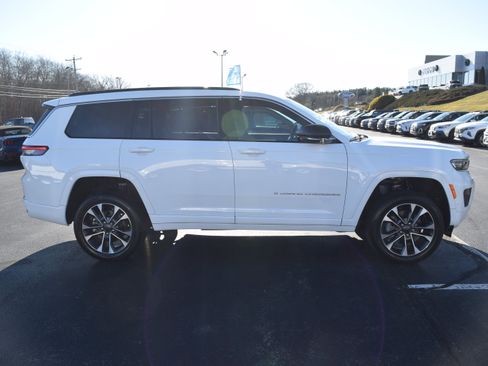 Used 2024 Jeep Grand Cherokee L Overland image 3