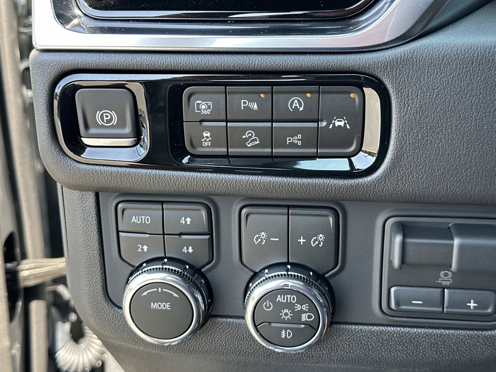 New 2026 GMC Yukon Elevation w/ Elevation Premium Package AWD/4WD image 17