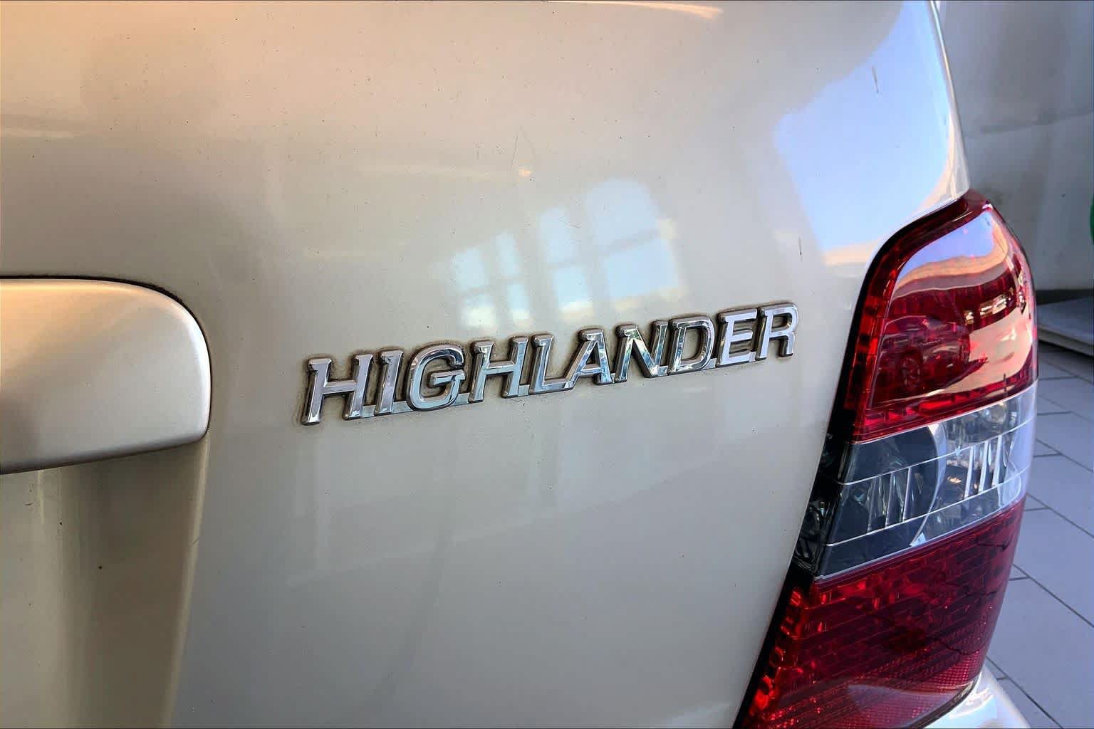Used 2005 Toyota Highlander 4WD V6 w/ 3rd Row image 7