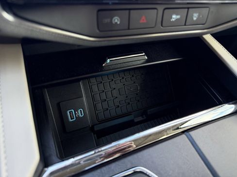 Used 2024 Ford Expedition Max Platinum image 19