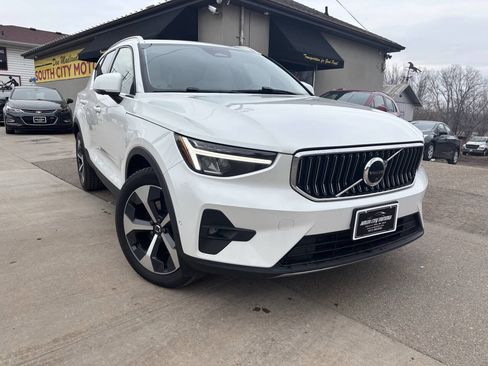 Used 2023 Volvo XC40 B5 Plus w/ Driver Assist Package image 1