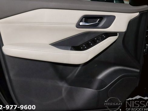 Used 2023 Nissan Rogue SV w/ SV Premium B Package image 9