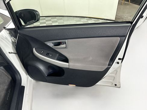 Used 2014 Toyota Prius Three w/ Solar Roof Package image 29