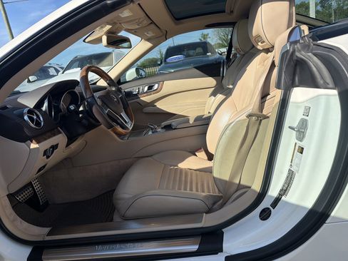 Used 2015 Mercedes-Benz SL 550 image 16