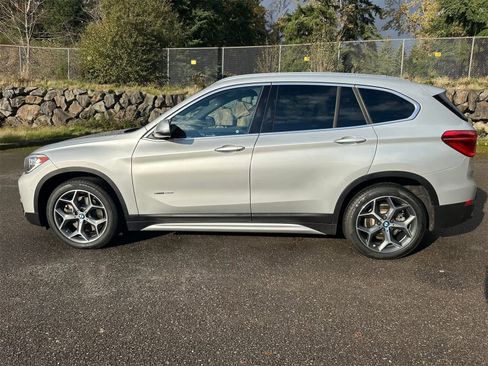 Used 2017 BMW X1 xDrive28i image 2