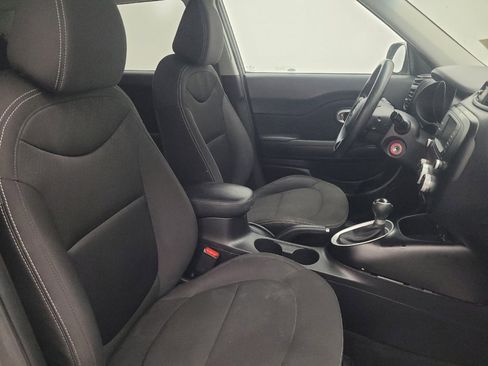 Used 2018 Kia Soul FWD image 21