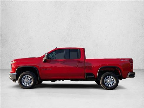 Used 2024 Chevrolet Silverado 2500 LT w/ Convenience Package image 3