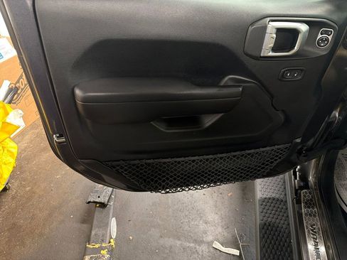 Used 2018 Jeep Wrangler Unlimited Sport S image 11