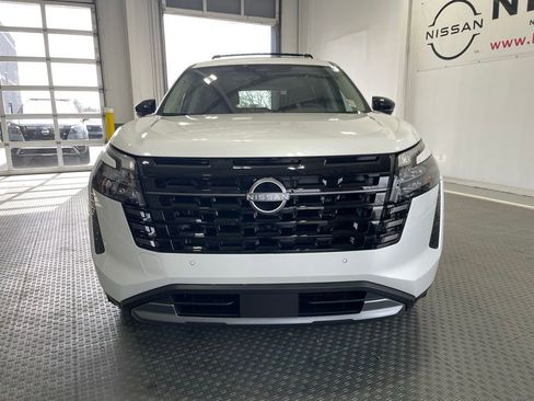 New 2026 Nissan Pathfinder SL image 3