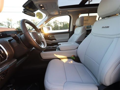 New 2025 Ford Expedition Max Platinum w/ Driver's Package image 2