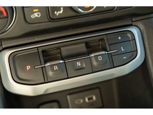 Used 2021 GMC Acadia SLE FWD image 28