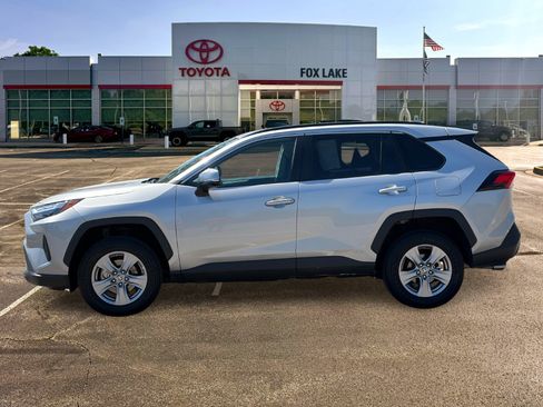Used 2024 Toyota RAV4 LE AWD/4WD image 2