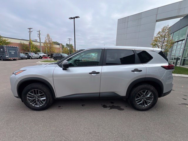 Used 2024 Nissan Rogue S AWD/4WD image 8