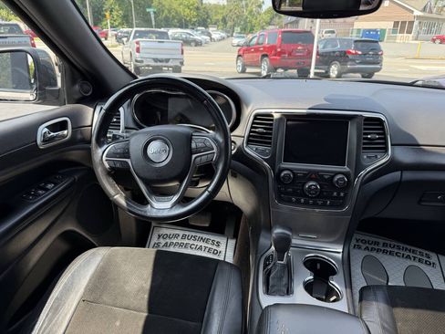 Used 2018 Jeep Grand Cherokee Altitude AWD/4WD image 11