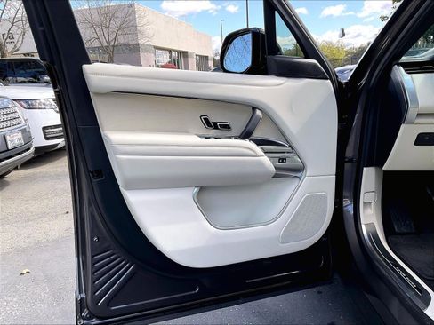Used 2024 Land Rover Range Rover SE image 25