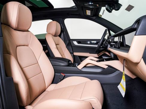 New 2026 Porsche Cayenne image 15