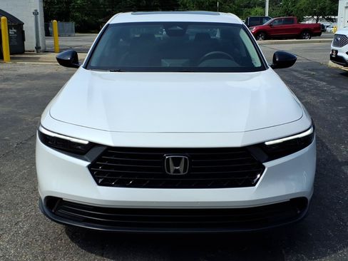 Certified 2025 Honda Accord SE image 2