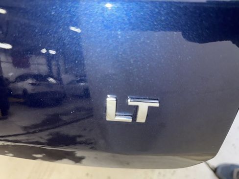 Used 2023 Chevrolet Traverse LT image 34