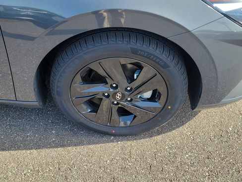 Used 2023 Hyundai Elantra Blue FWD image 38