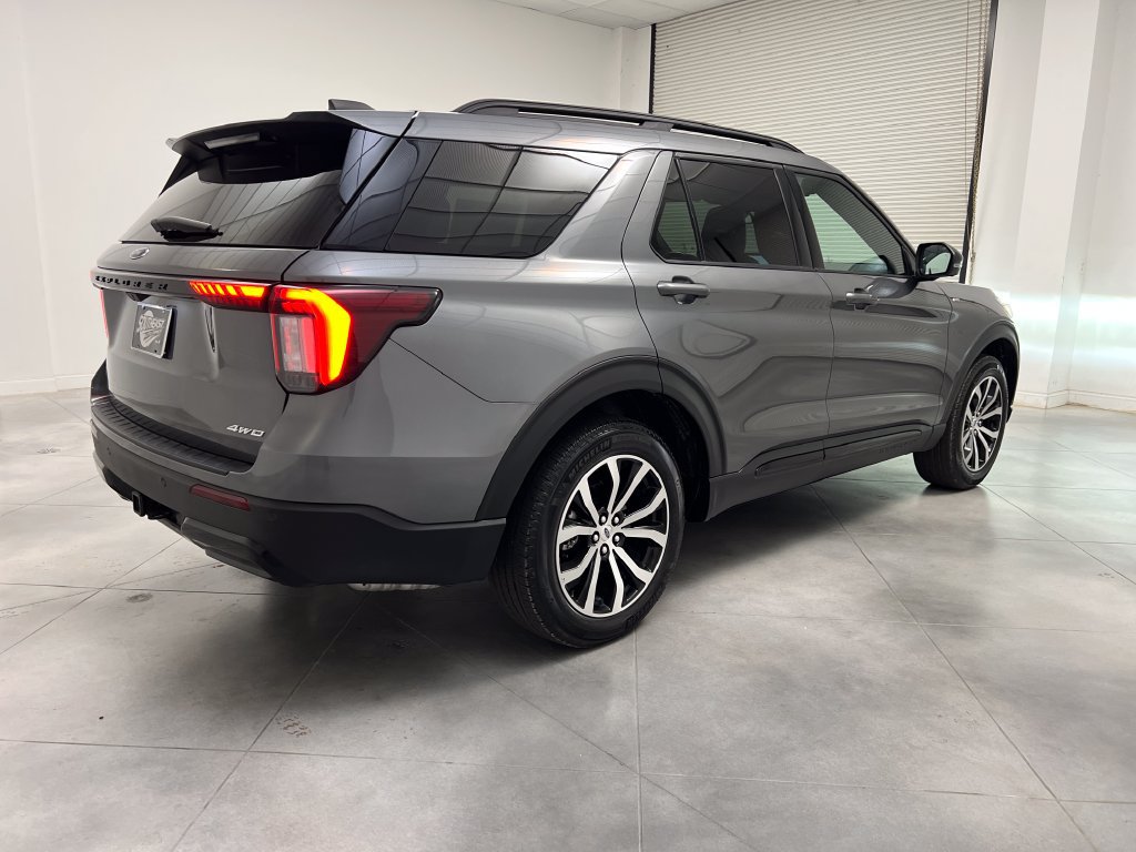 Used 2025 Ford Explorer ST-Line AWD/4WD image 9