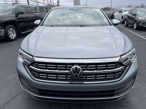 Used 2024 Volkswagen Jetta SE image 5