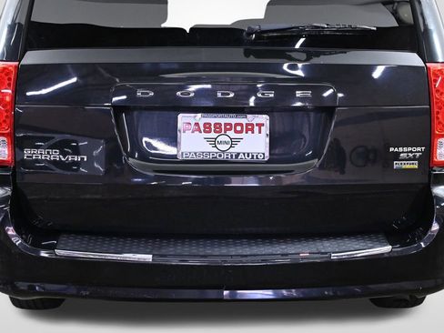 Used 2016 Dodge Grand Caravan SXT image 7