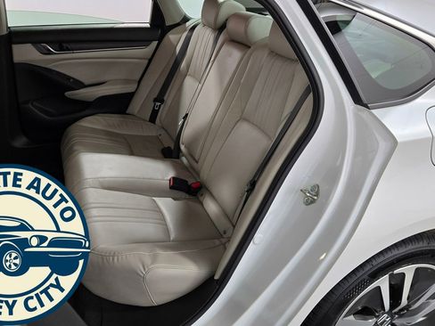 Used 2018 Honda Accord Touring image 34