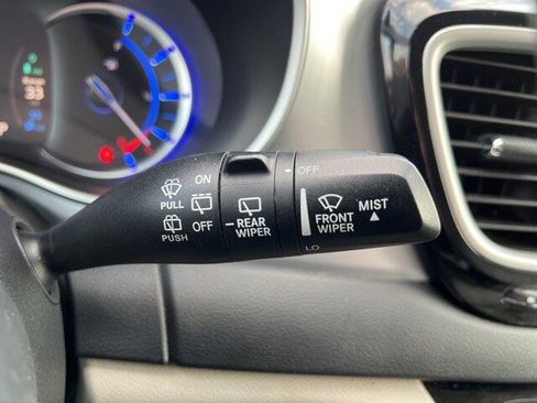 Certified 2018 Chrysler Pacifica Touring-L image 23