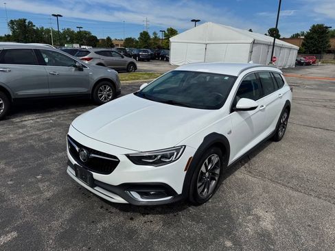 Certified 2018 Buick Regal Essence w/ Driver Confidence Package #1 AWD/4WD image 3