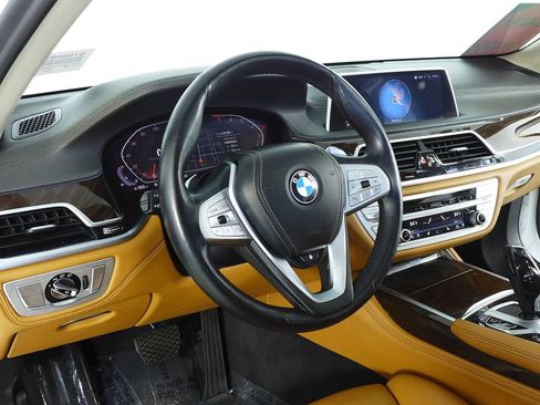 Used 2022 BMW 740i w/ Premium Package image 27