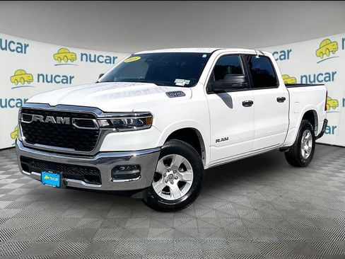 Used 2025 RAM 1500 Big Horn AWD/4WD image 3
