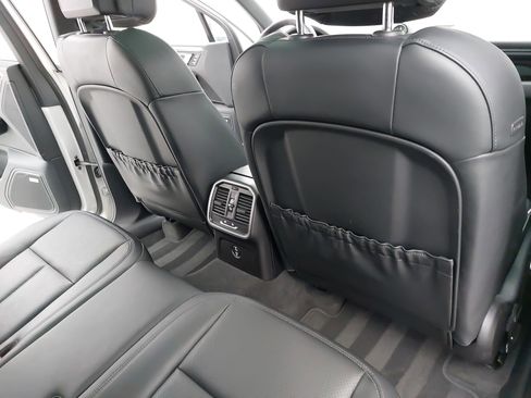 Certified 2024 Porsche Macan S image 13