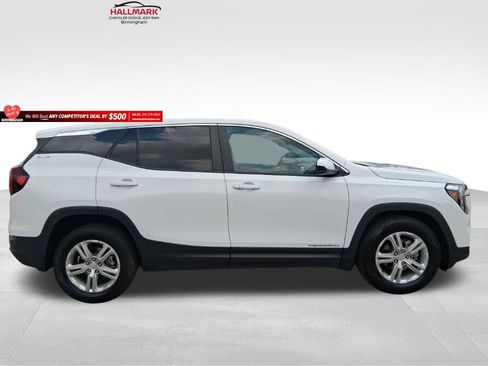 Used 2024 GMC Terrain SLE FWD image 2