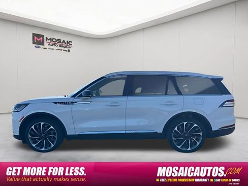 Used 2025 Lincoln Aviator Reserve AWD/4WD image 6