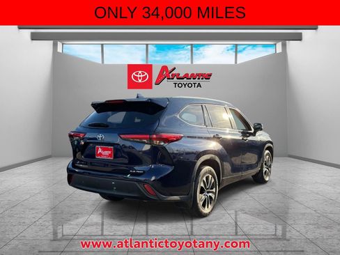 Used 2021 Toyota Highlander XLE AWD/4WD image 6